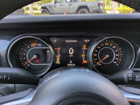 Used 2023 Jeep Wrangler Unlimited Sahara AWD/4WD image 27