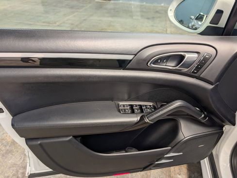 Used 2016 Porsche Cayenne GTS AWD/4WD image 23