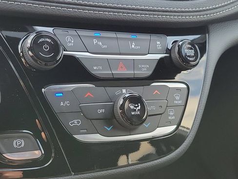 New 2026 Chrysler Pacifica Select image 25