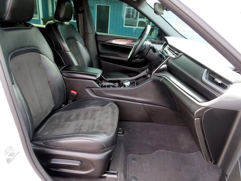 Used 2021 Jeep Grand Cherokee L Laredo image 47