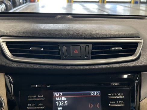 Used 2015 Nissan Rogue SV image 27