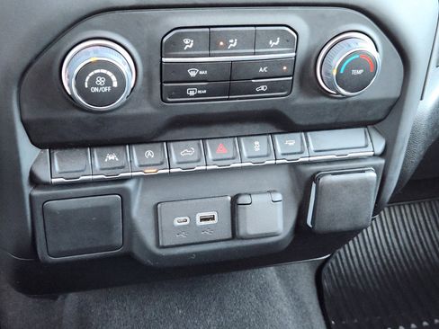 Certified 2022 Chevrolet Silverado 1500 Custom image 14