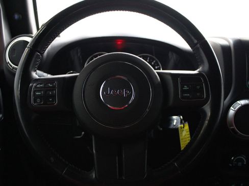 Used 2014 Jeep Wrangler Unlimited Rubicon w/ Connectivity Group image 26