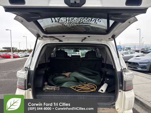 Used 2017 Toyota 4Runner SR5 Premium image 8