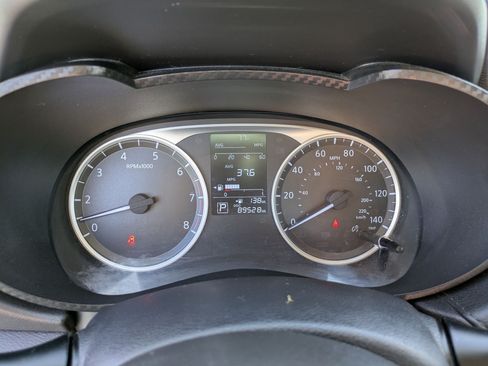 Used 2021 Nissan Versa S FWD image 19