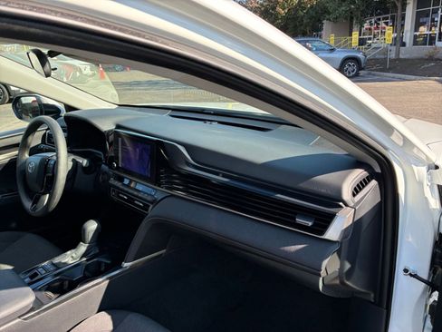 Used 2025 Toyota Camry LE image 33