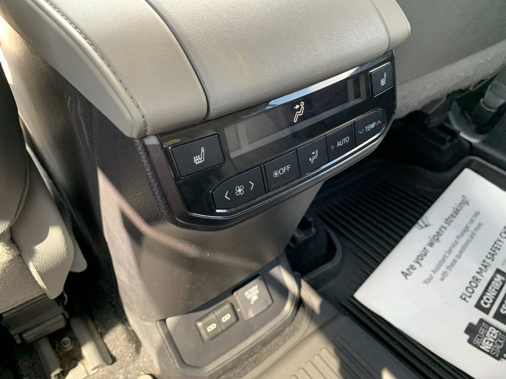 Used 2022 Toyota Highlander Platinum AWD/4WD image 15