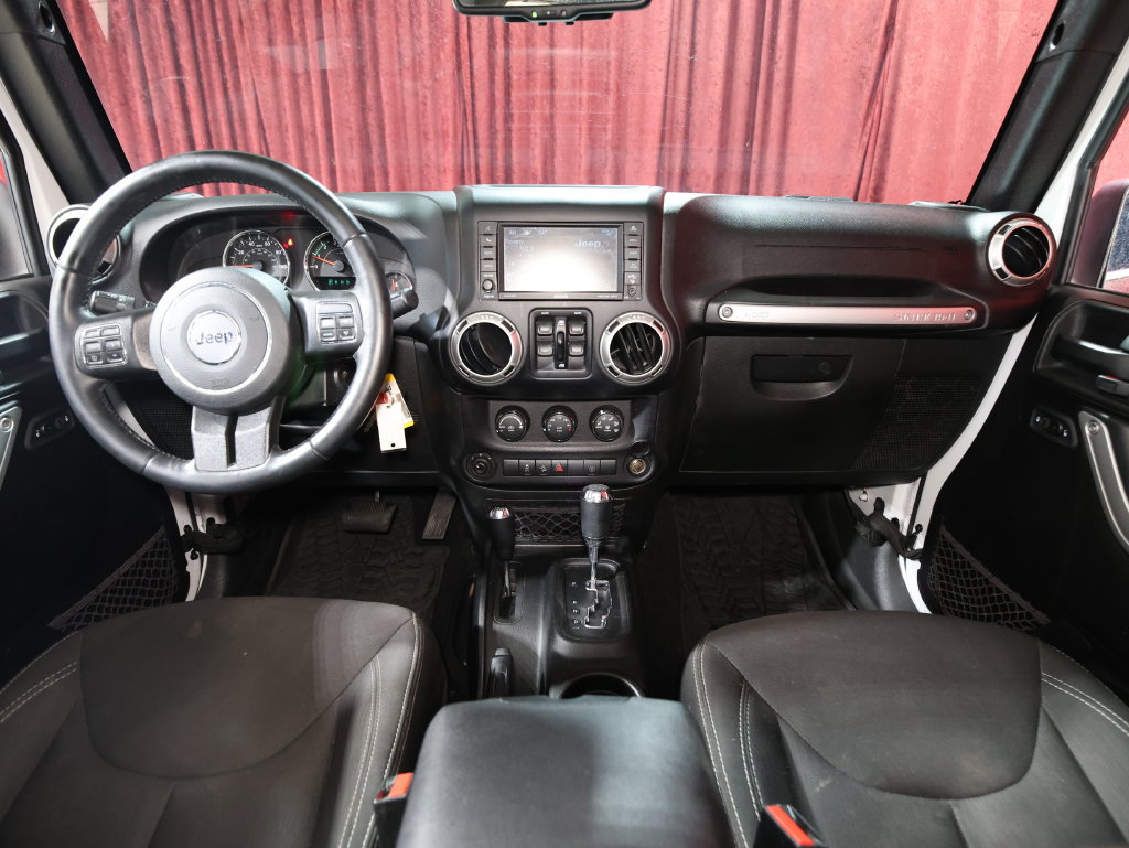 Used 2017 Jeep Wrangler Unlimited Rubicon w/ Connectivity Group AWD/4WD image 14