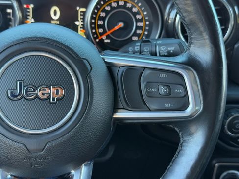 Used 2020 Jeep Wrangler Unlimited Sahara image 20