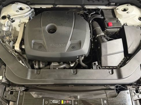Used 2021 Volvo XC60 T5 Momentum AWD/4WD image 23