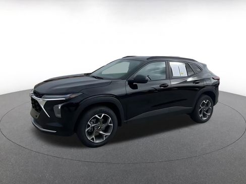 Used 2025 Chevrolet Trax LT w/ LT Convenience Package image 8