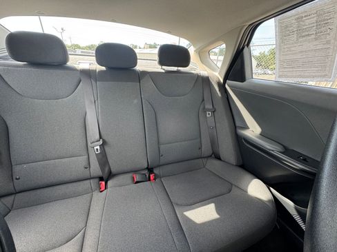 Used 2025 Kia K4 LXS image 36