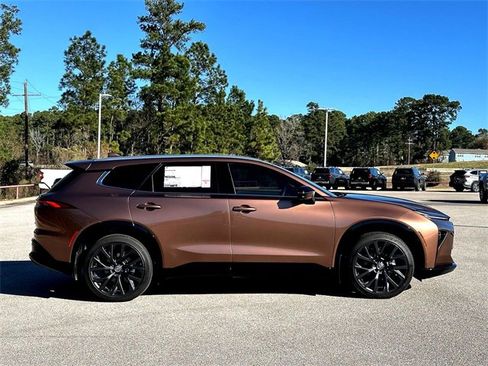 New 2025 Toyota Crown Signia image 9