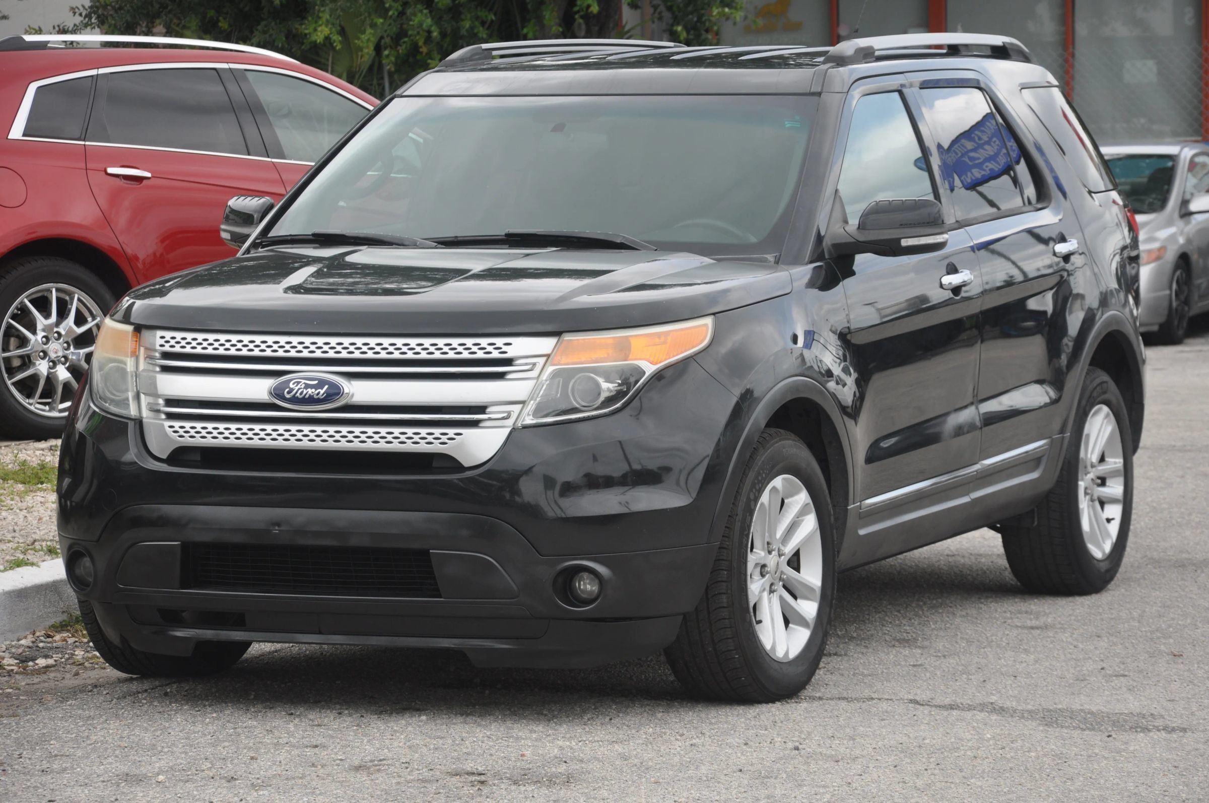 Used 2014 Ford Explorer XLT AWD/4WD image 2