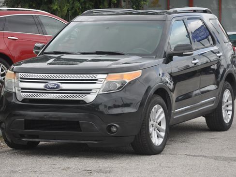 Used 2014 Ford Explorer XLT AWD/4WD image 2