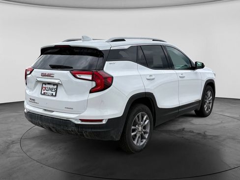 Used 2024 GMC Terrain SLT AWD/4WD image 9