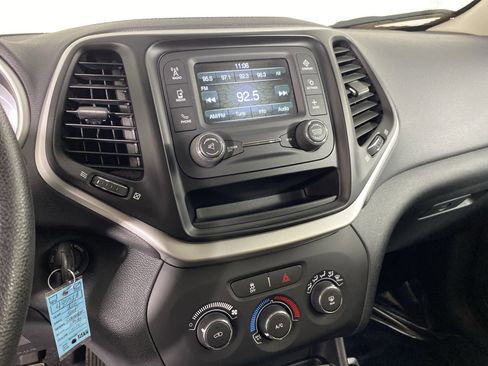 Used 2016 Jeep Cherokee Sport AWD/4WD image 25