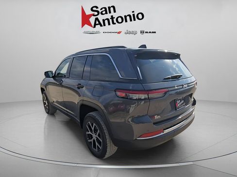 New 2025 Jeep Grand Cherokee Limited RWD image 11