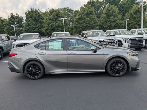 New 2026 Toyota Camry SE FWD image 3