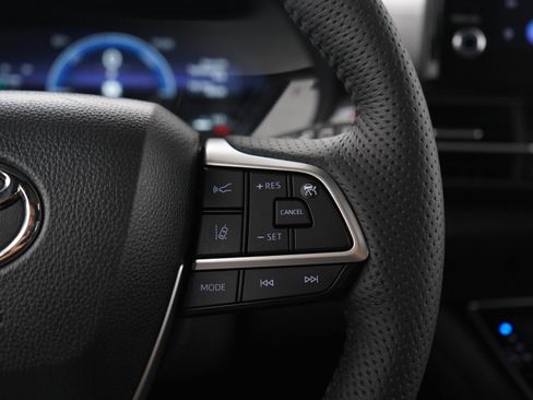 Used 2025 Toyota Sienna Limited AWD/4WD image 29