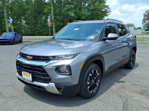 Certified 2023 Chevrolet TrailBlazer LT w/ Convenience Package FWD image 3