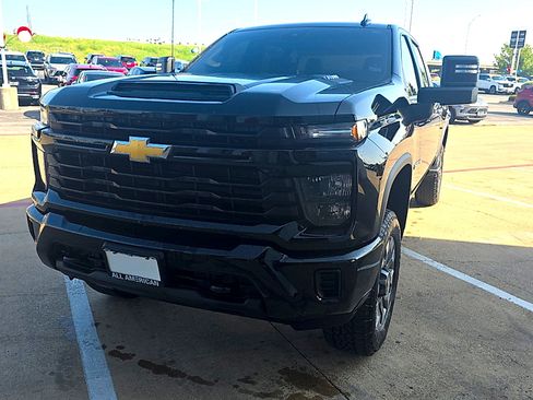 Used 2025 Chevrolet Silverado 2500 Custom w/ Custom Convenience Package AWD/4WD image 2