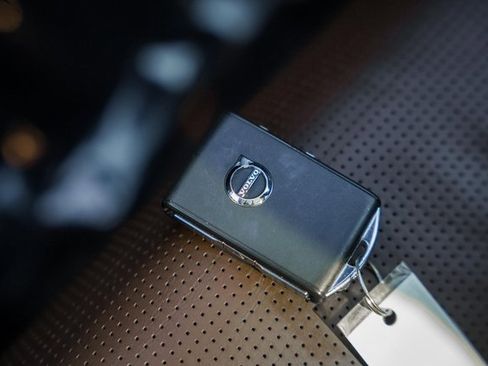 Certified 2024 Volvo V60 B5 Cross Country Ultimate image 43