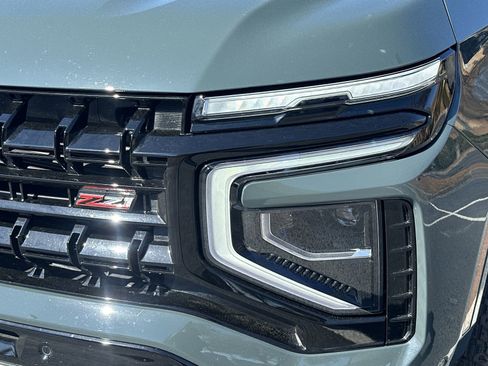 Used 2025 Chevrolet Suburban Z71 w/ Comfort Package image 11