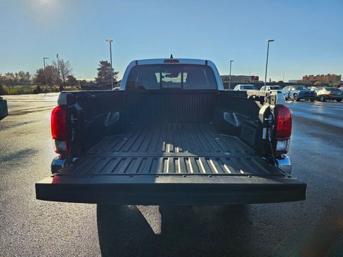 Used 2022 Toyota Tacoma SR5 w/ SR5 Appearance Package (SM) image 14