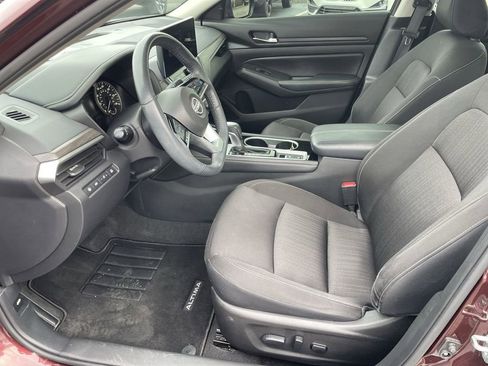 Used 2024 Nissan Altima 2.5 SV w/ SV Premium Package image 9