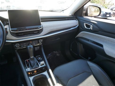 Used 2022 Jeep Compass Latitude image 14