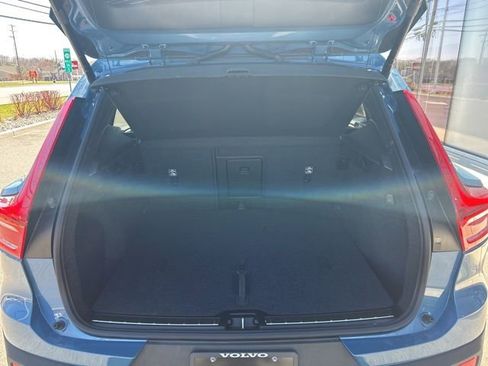 Certified 2025 Volvo XC40 B5 Plus AWD/4WD image 11