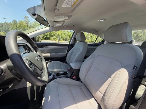 Used 2017 Hyundai Elantra SE FWD image 22
