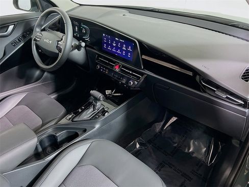 Used 2025 Kia Niro EX image 26