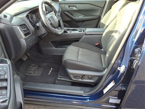Used 2025 Nissan Rogue SV image 13