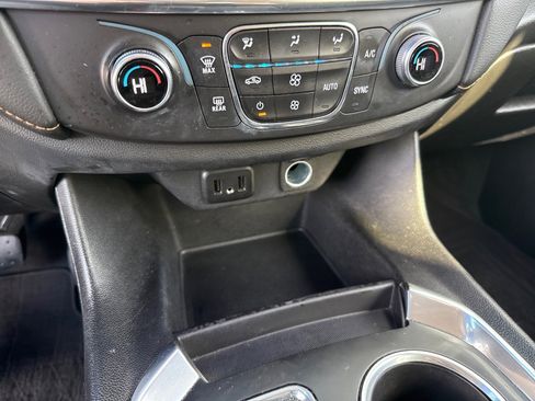 Used 2021 Chevrolet Traverse LS image 19