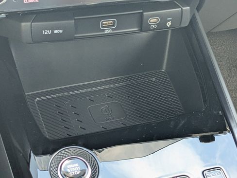 New 2025 Kia Niro SX image 28