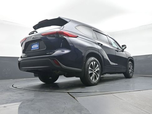 Used 2021 Toyota Highlander XLE image 37