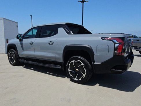 Used 2025 Chevrolet Silverado EV LT w/ LT Premium Package AWD/4WD image 6