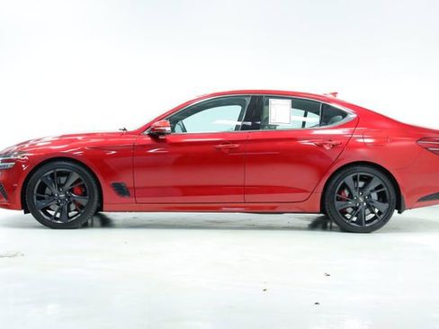 Used 2022 Genesis G70 3.3T RWD image 4