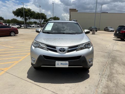 Used 2013 Toyota RAV4 XLE FWD image 3