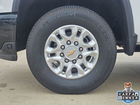 Used 2024 Chevrolet Silverado 2500 Custom w/ Custom Value Package image 16