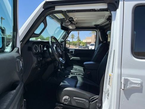 Used 2023 Jeep Wrangler Unlimited Sahara w/ Cold Weather Group AWD/4WD image 12
