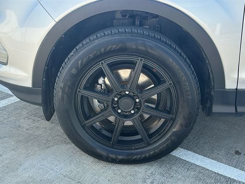 Used 2018 Ford Escape SE w/ SE Sync 3 Package FWD image 6