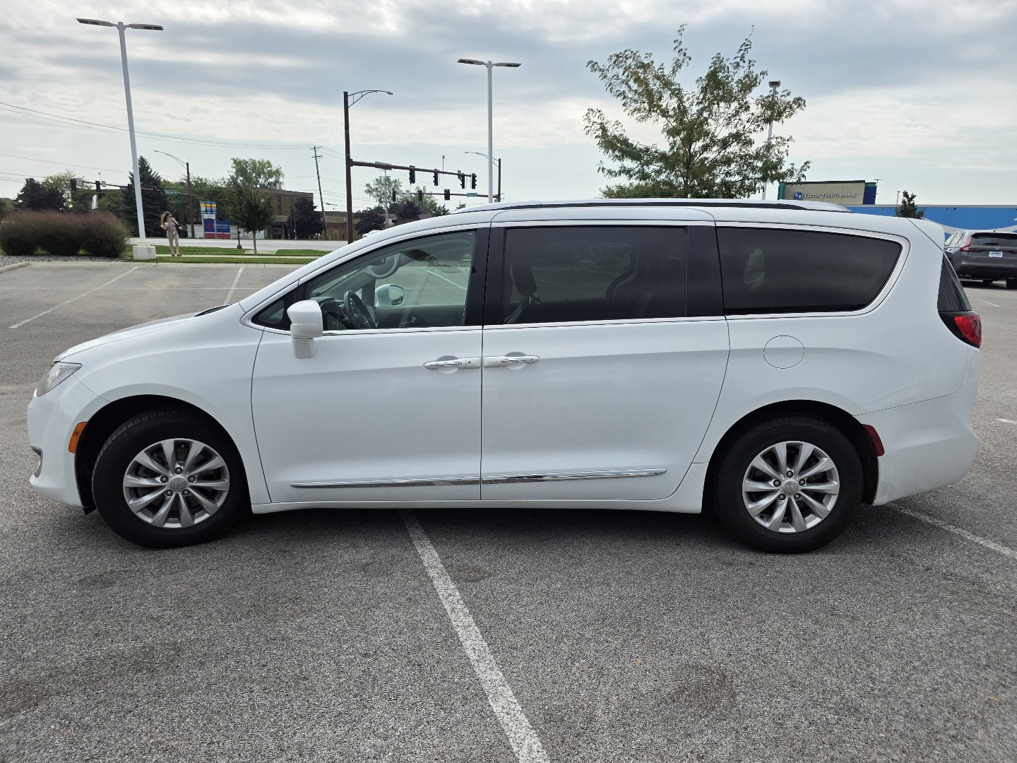 Used 2018 Chrysler Pacifica Touring-L FWD image 11