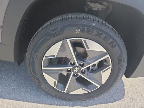 Certified 2025 Hyundai Tucson SEL AWD/4WD image 8