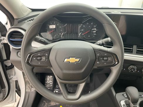 New 2026 Chevrolet Trax LS w/ LS Convenience Package FWD image 11