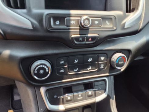 Used 2022 GMC Terrain SLE image 21