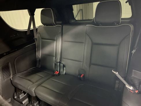 Used 2022 GMC Yukon XL SLT w/ SLT Premium Package AWD/4WD image 25