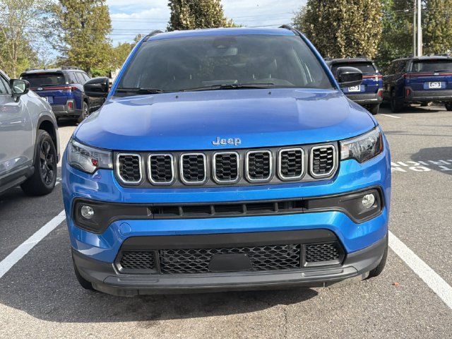 Used 2025 Jeep Compass Latitude AWD/4WD image 2